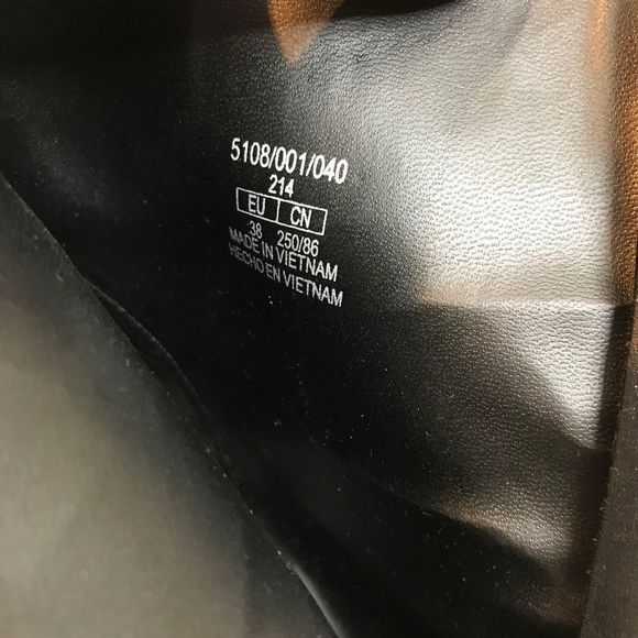 BLACK heeled booties with zipper 💚🌻 - Picture 7 of 8